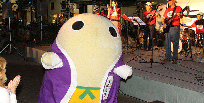 三条会屋台村2014｜まゆまろ君乱入